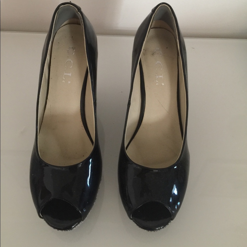 Shoe
